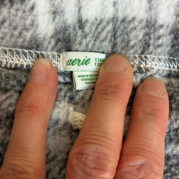 Aerie Gray and White Plaid Fleece PJ’s - Small Short - Picture 9 of 16